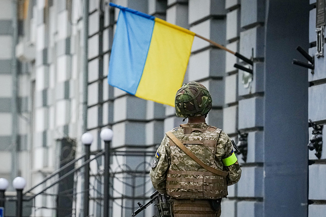 флаг украины военный солдат