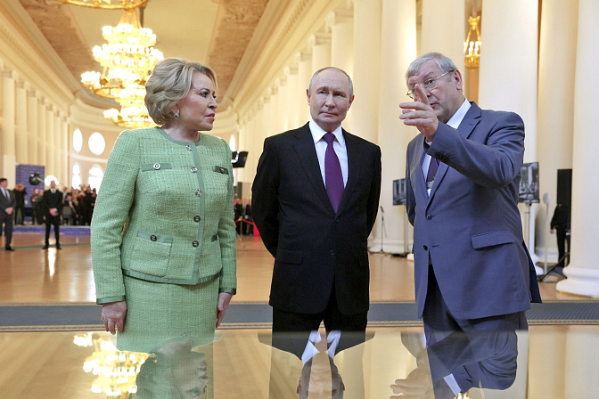 председатель сф валентина матвиенко президент россии владимир путин руководитель федерального архивного агентства андрей артизов