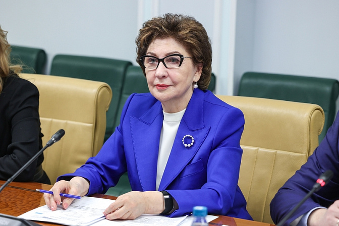 сенатор галина карелова