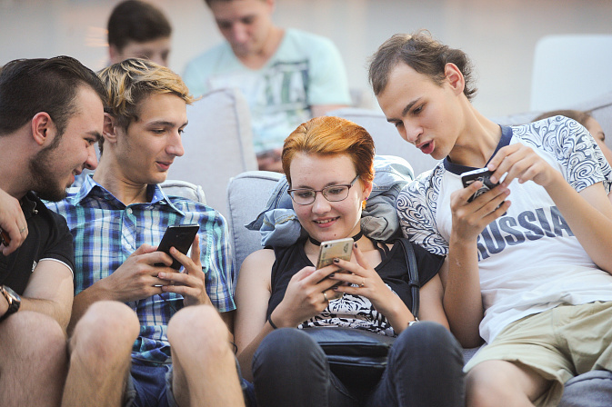 гаджеты моб студенты подростки 