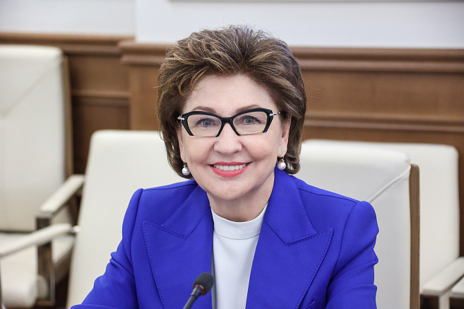 сенатор галина карелова