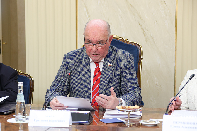 сенатор григорий карасин