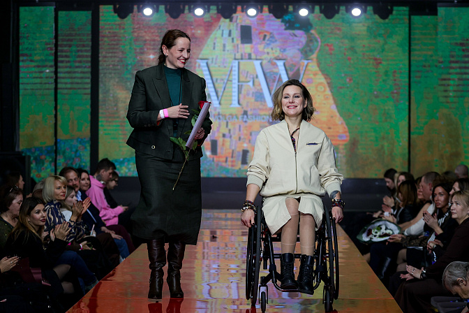 модный показ адаптивная одежда 