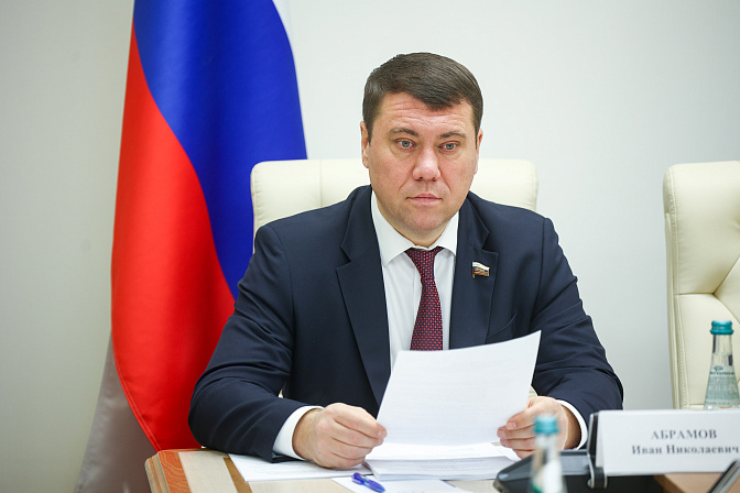 сенатор мван абрамов