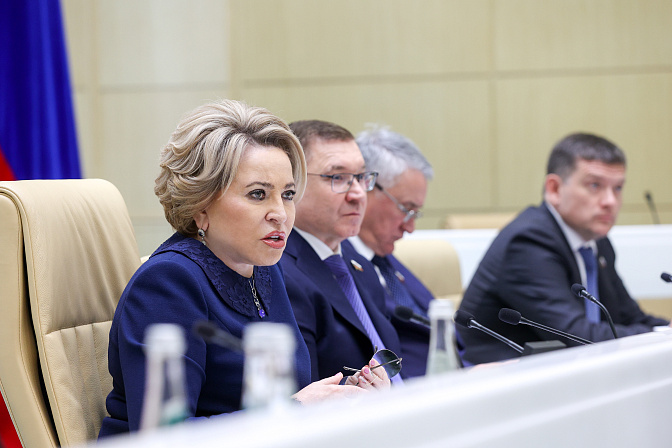 председатель сф валентина матвиенко на 613-м пленарном заседании верхней палаты