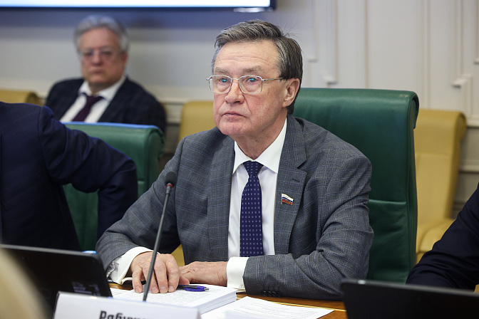 сенатр сергей рябухин