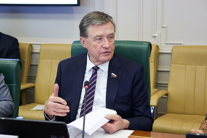 член совета федерации сенатор рф сергей рябухин