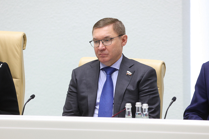 первый заместитель председателя сф владимир якушев