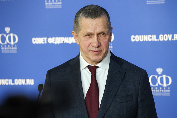 зампред  правительства-полпред президента рф в дфо юрий трутнев 