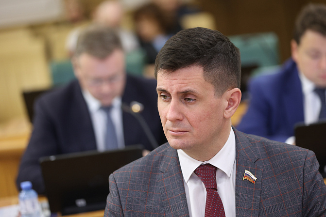 сенатор вадим деньгин