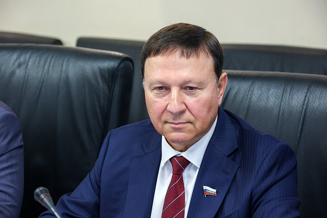 сенатор александр ролик