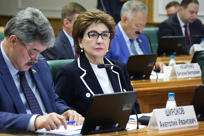 сенатор галина карелова