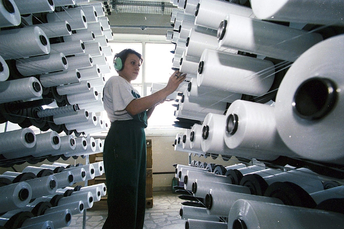 женщина работница промышленность производство 