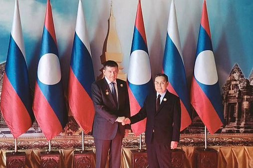 <p>Николай Журавлёв на встрече с председателем Национального собрания Лаоса Сайсомпхоном Фомвиханом в ходе визита в страну. Фото: <a href=