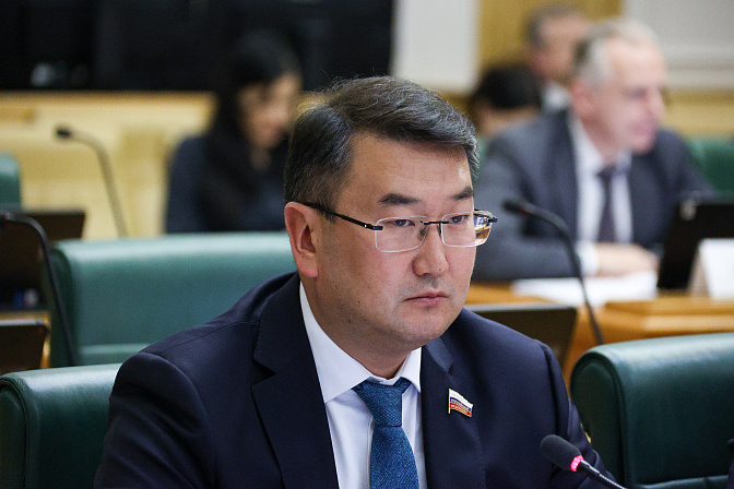 сенатор артур кохоев