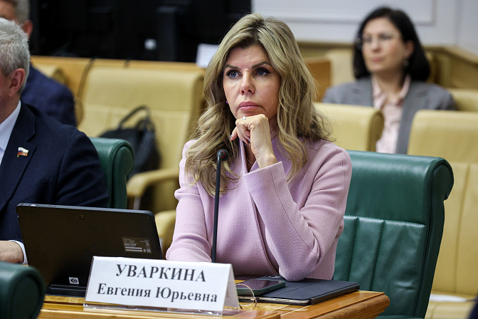 сенатор евгения уваркина