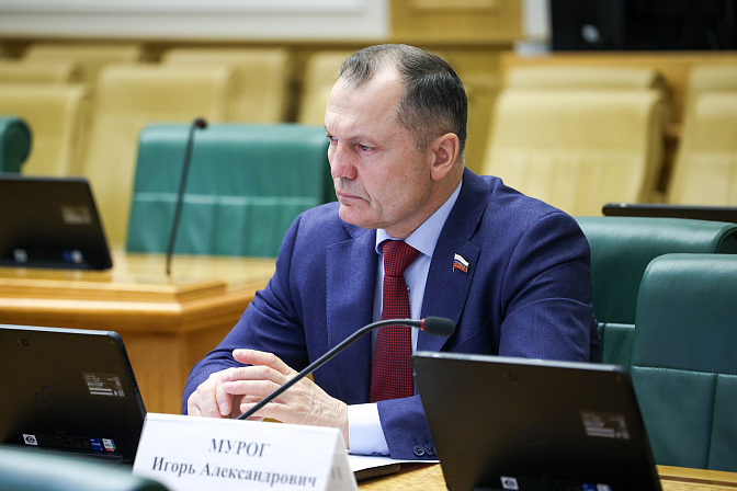 сенатор игорь мурог