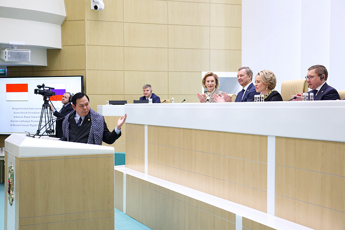  глава совета представителей регионов республики индонезии султан бактиар наджамудин