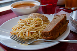 80% сторонников «здоровых» и «модных» диет не отказываются от хлеба и макарон