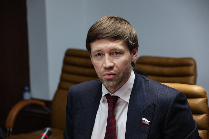 Сенатор Артём Шейкин