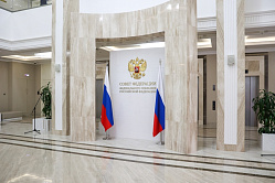 Президент наградил ряд сенаторов орденами за вклад в развитие парламентаризма