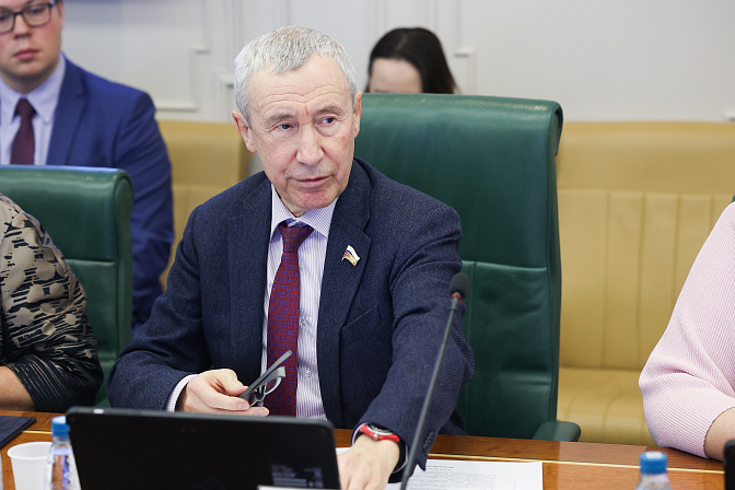 сенатор андрей климов