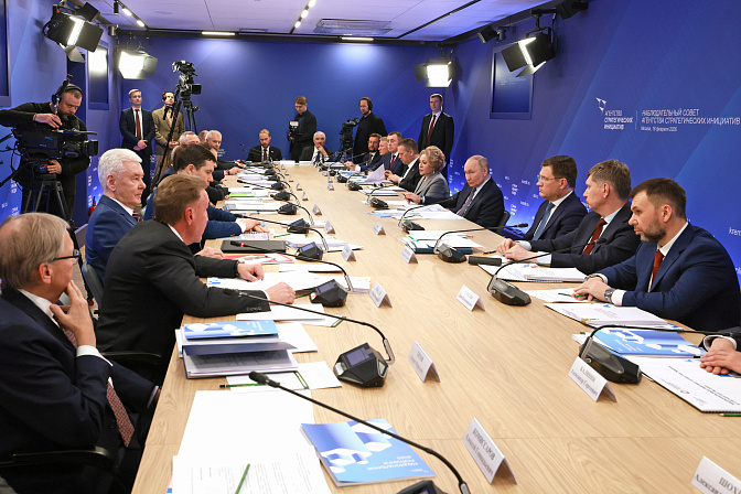 президент россии владимир путин и председатель сф валентина матвиенко на заседание наблюдательного совета аси