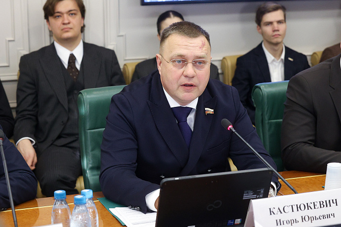 сенатор игорь кастюкевич