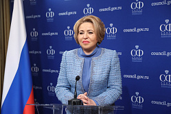 Матвиенко поздравила граждан страны с Днём России