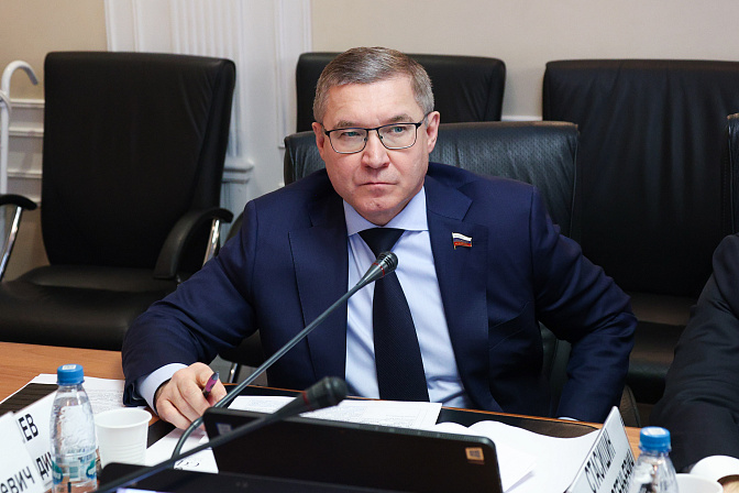 первый заместитель председателя сф владимир якушев