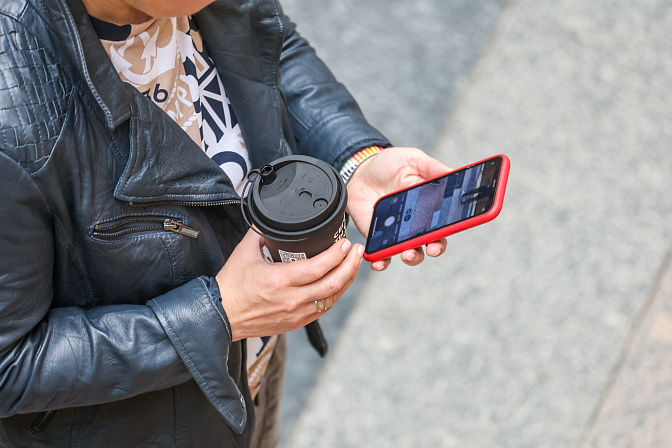 разговор по мобильному телефону 