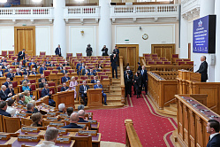 Путин: парламентарии открыли свой фронт борьбы за Россию