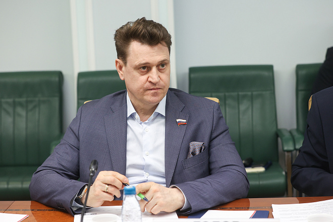 сенатор олег голов