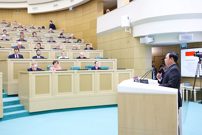  глава совета представителей регионов республики индонезии султан бактиар наджамудин