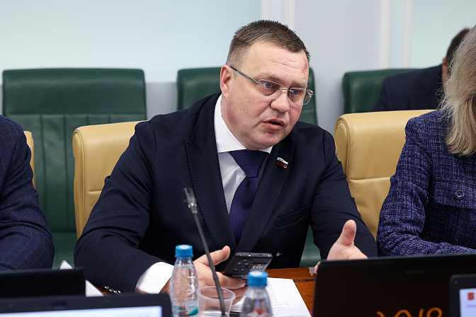 сенатор игорь кастюкевич