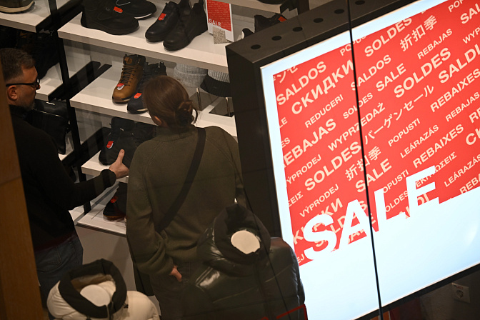 обувной магазин, обувь, покупатели в обувном магазине