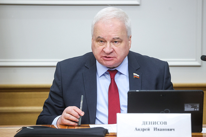 сенатор андрей денисов