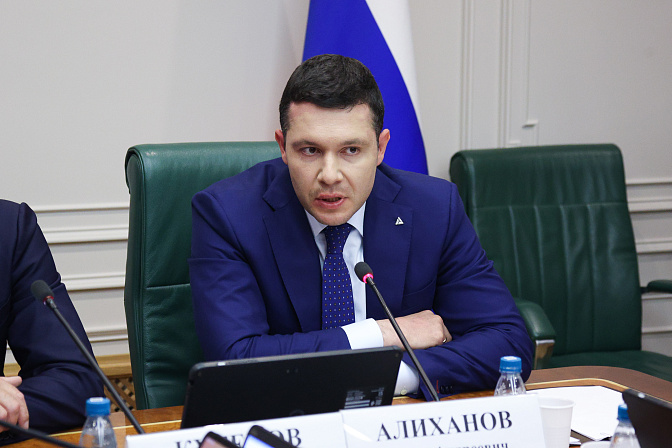 министр промышленности и торговли рф антон алиханов