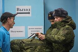 С мая вырастут надбавки гражданскому персоналу Минобороны 