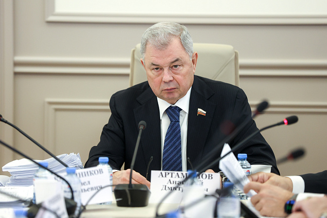 сенатор анатолий артамонов