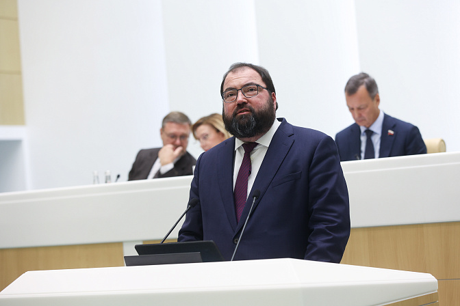 министр цифрового развития, связи и массовых коммуникаций рф максут шадаев