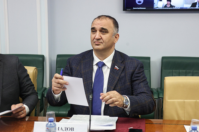 сенатор мохмад ахмадов