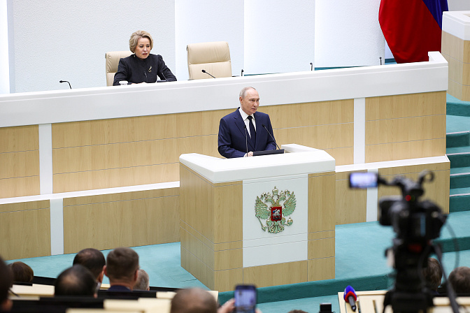 президент россии владимир путин на 604-м пленарном заседании верхней палаты