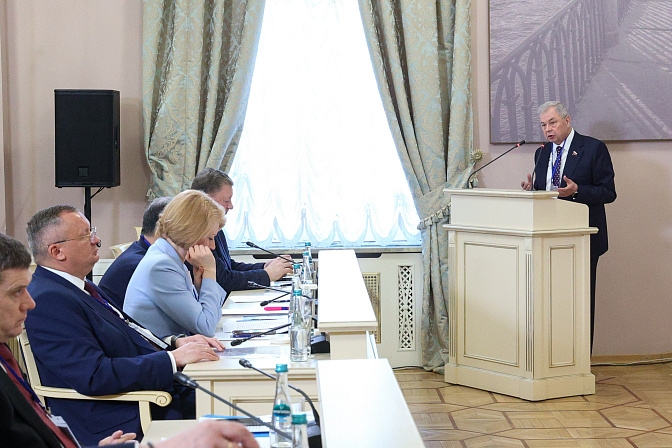 сенатор анатолий артамонов