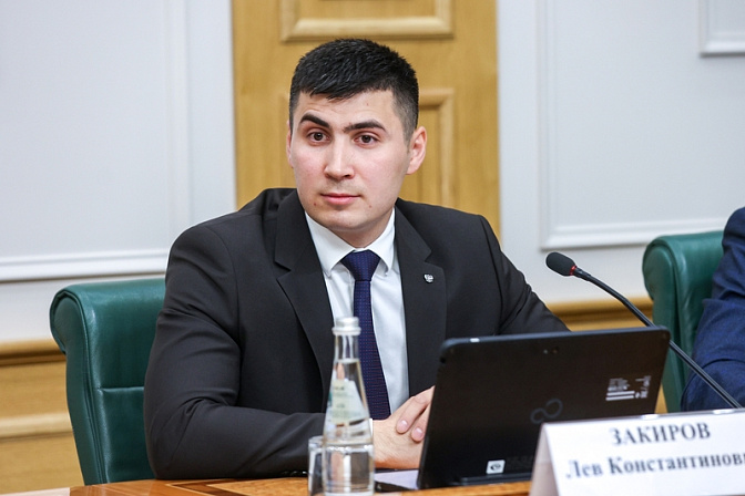 глава палаты молодых законодателей при сф лев закиров