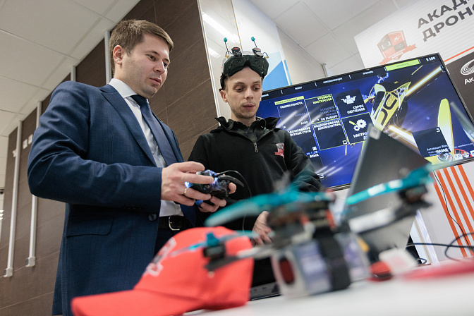 Беспилотники, гонки, дроны