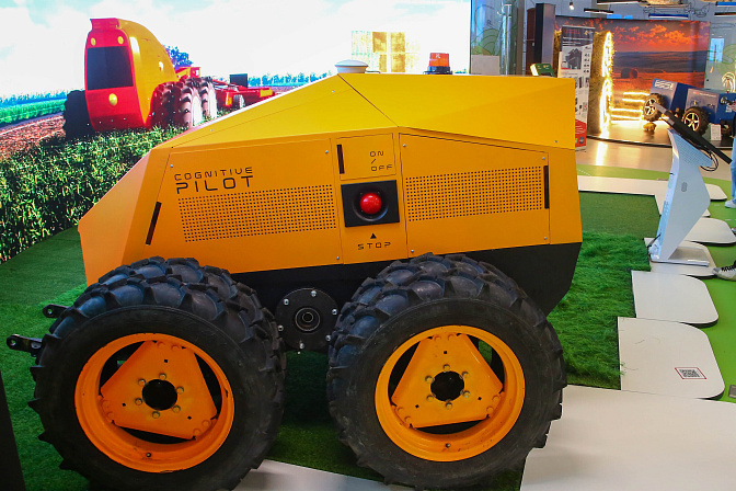 беспилотный робот трактор 