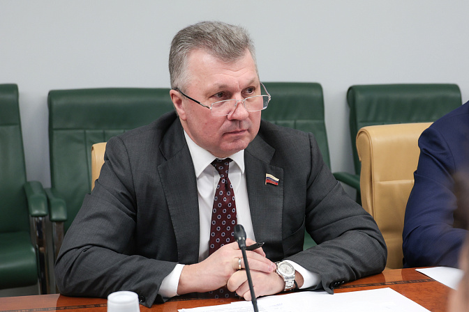 сенатор валерий васильев