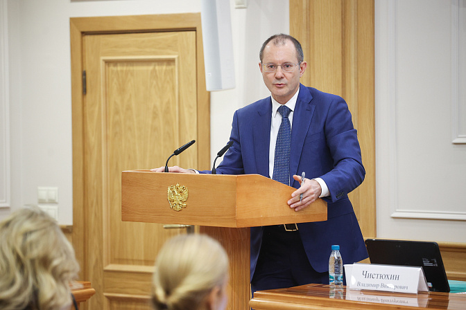 первый зампредседателя банка россии владимир чистюхин