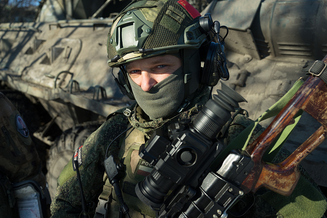 сво солдат военный оружие 